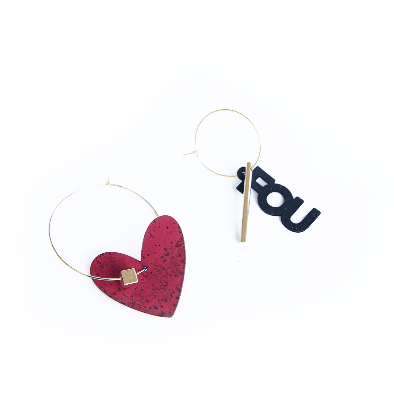 Exprimez votre personnalité avec les boucles d'oreilles dépareillées "AMOUR FOU"