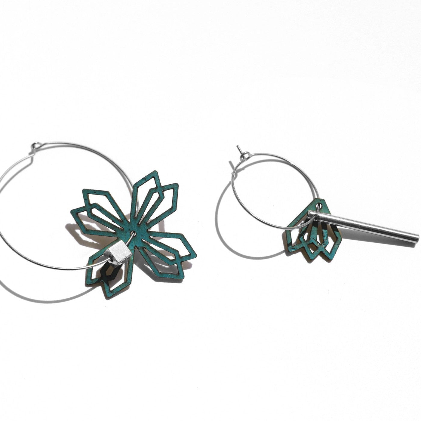 Boucles d’oreilles artisanales Matcha Paris – dualité chic et graphique