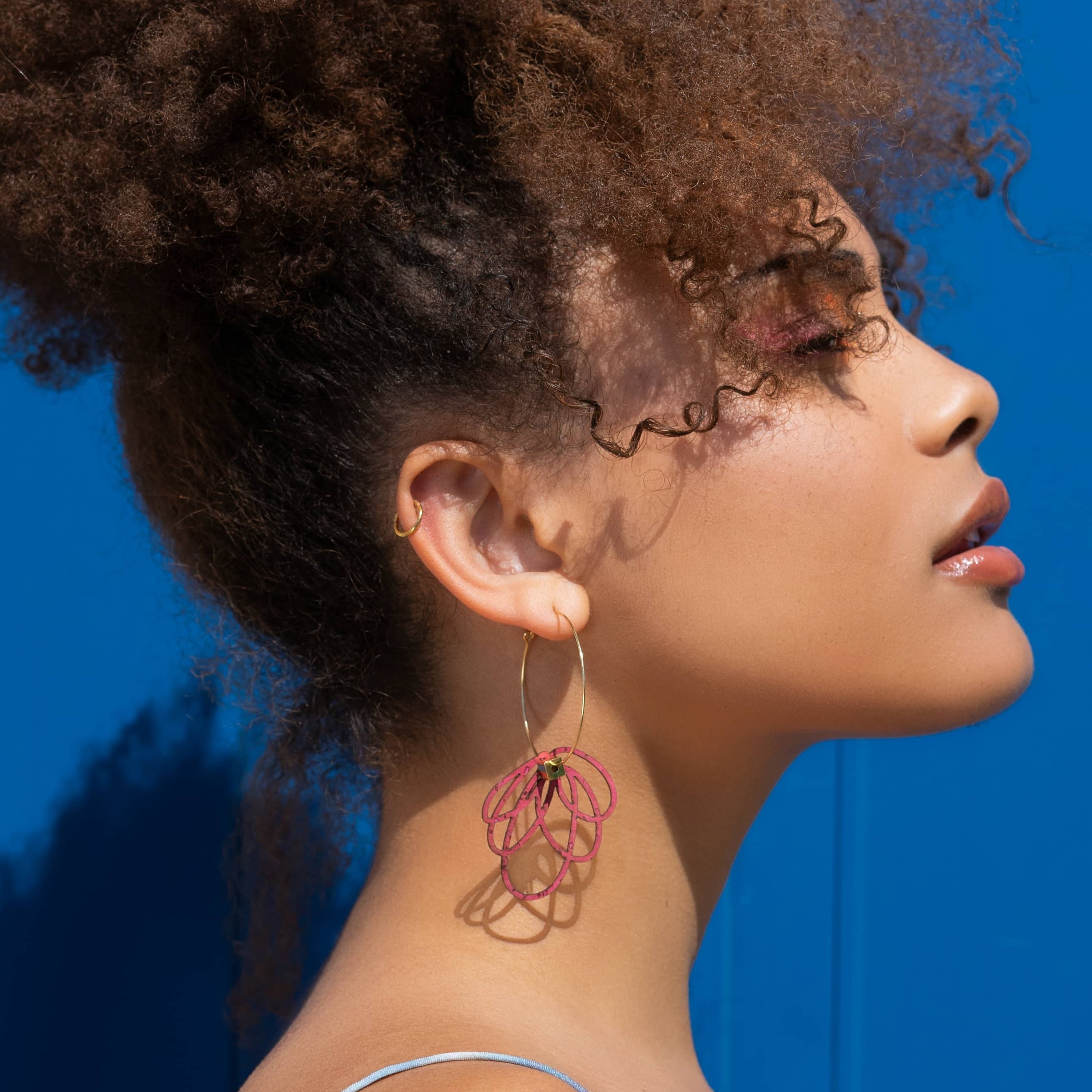 Créoles "Diego et Frida" Rose - Boucles d'Oreilles Dépareillées et Élégantes