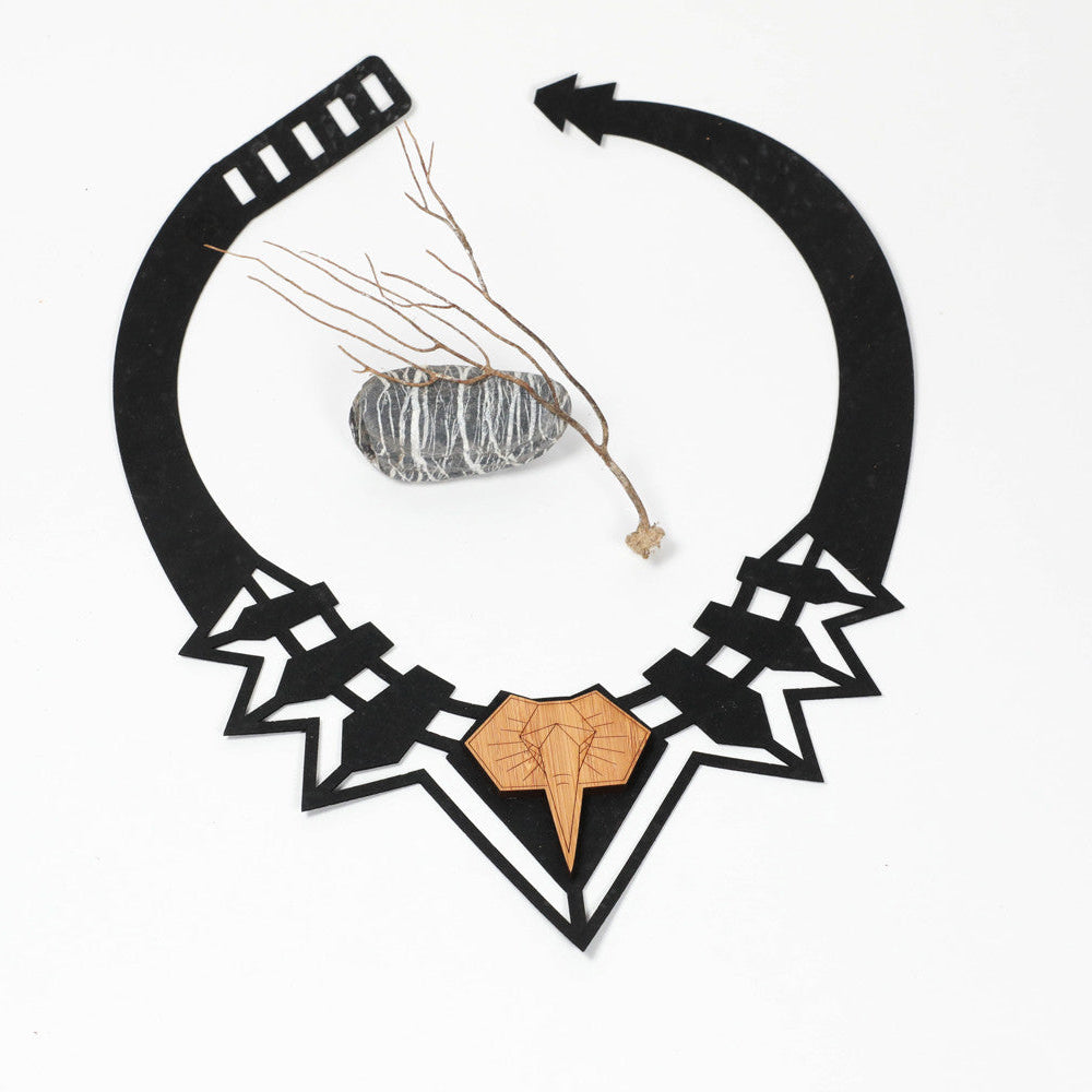 COLLIER_MAK_PACKSHOT.jpg