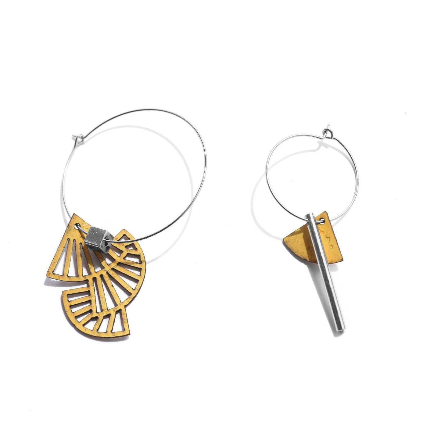 Boucles jaunes graphiques – look audacieux et fait main argent