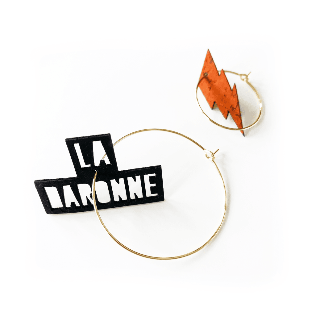 boucles d oreilles depareillees la daronne creoles dorees message noir eclair orange