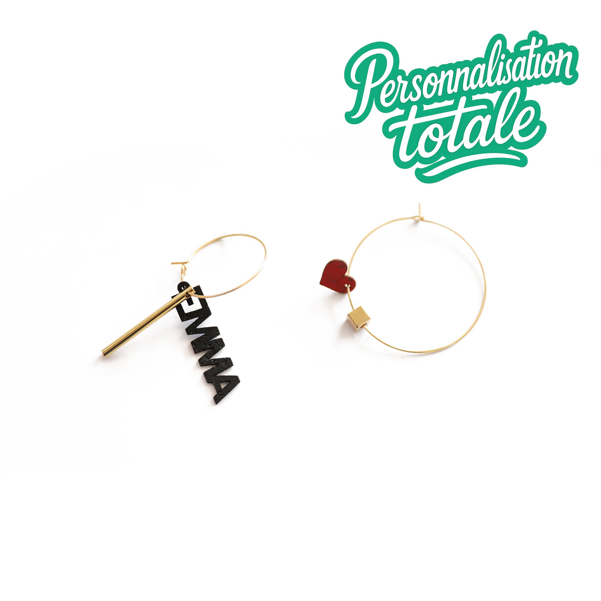 Créoles personnalisées avec prénom découpé “Emma” et breloque cœur rouge – personnalisation totale découpée sur demande.