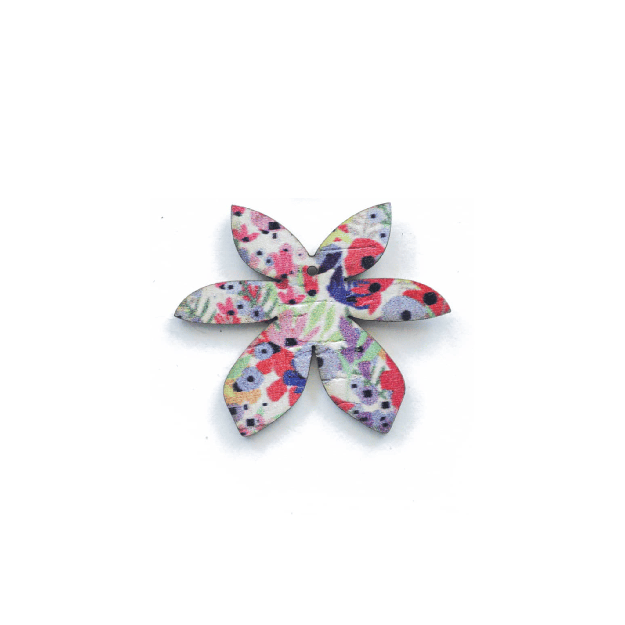 Découvrez les breloques fleuries à assembler et assortir avec d'autres éléments pour des boucles d'oreilles dépareillées uniques !