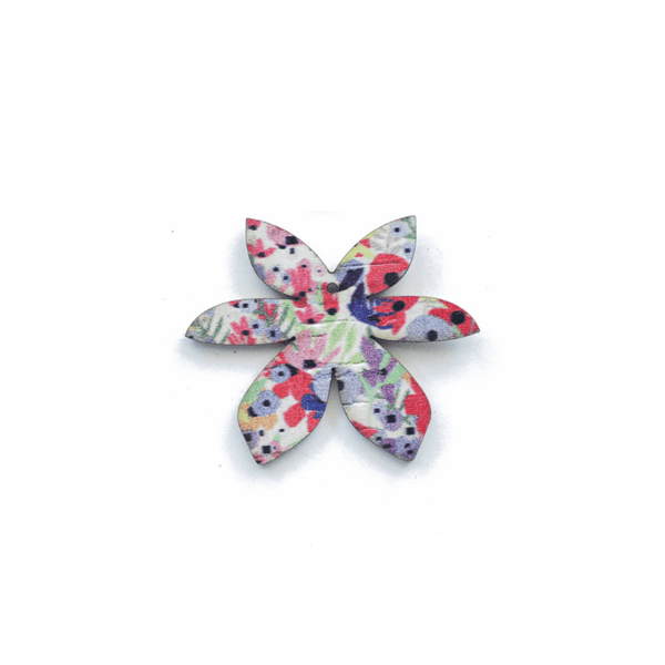 Découvrez les breloques fleuries à assembler et assortir avec d'autres éléments pour des boucles d'oreilles dépareillées uniques !