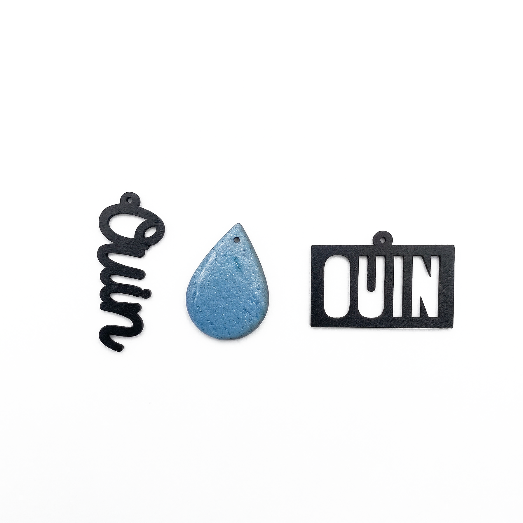 Breloques ouin ouin pour boucles d oreilles fantaisie, charms interchangeables noirs et bleus, bijou feministe ironique et original, accessoires artisanaux faits main en France