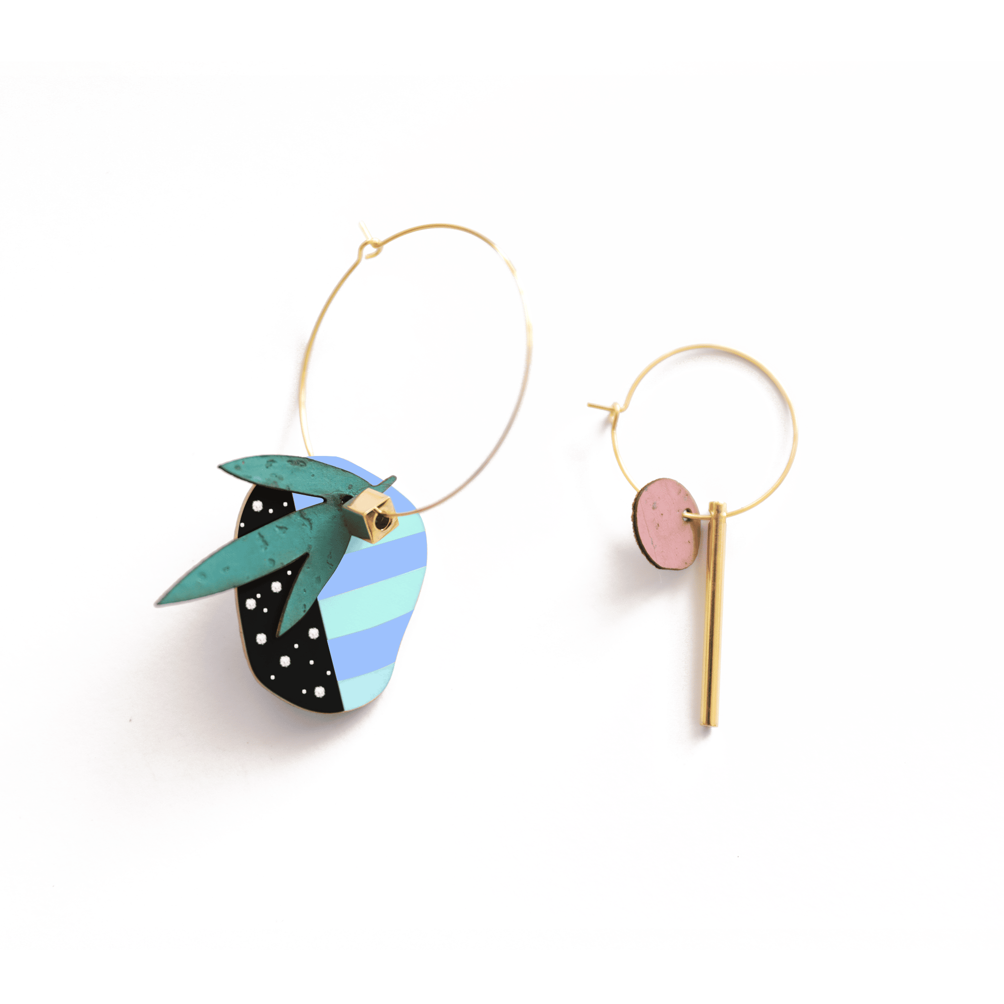 Palma Matcha Paris : boucles d’oreilles à décorer soi-même avec des feuilles en liège coloré et un design artisanal unique.