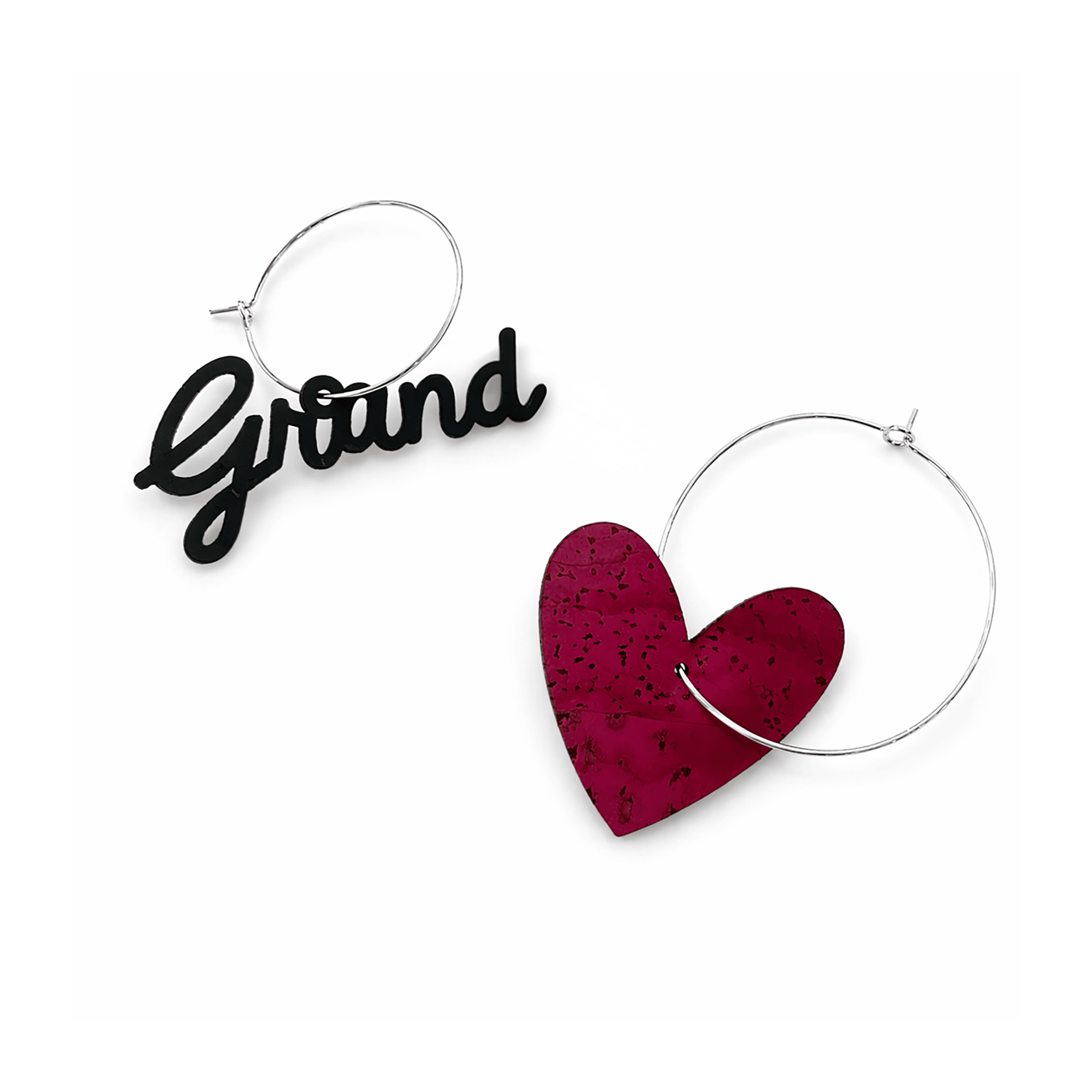Packshot boucles d'oreilles dépareillées Grand Amour argentées – liège bordeaux et acier inox – Matcha Bijoux
