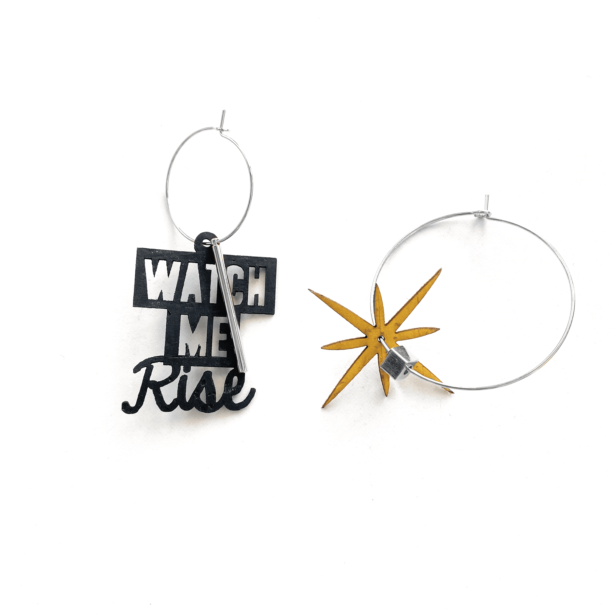 Boucles d'oreilles dépareillées originales argent, création française feministe et empowering, cadeau pour femme original, creation excluvie bijou createur