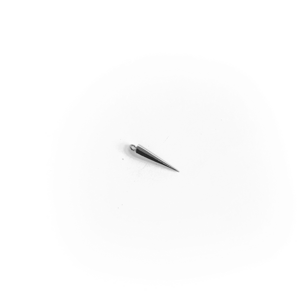 Petite breloque pointue pour boucles oreilles
