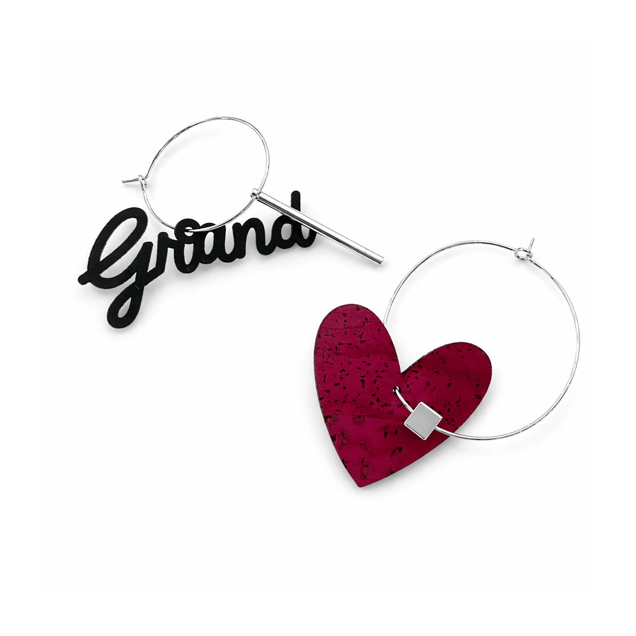 Packshot boucles d'oreilles dépareillées Grand Amour Glam argentées – liège bordeaux et acier inox – Matcha Bijoux