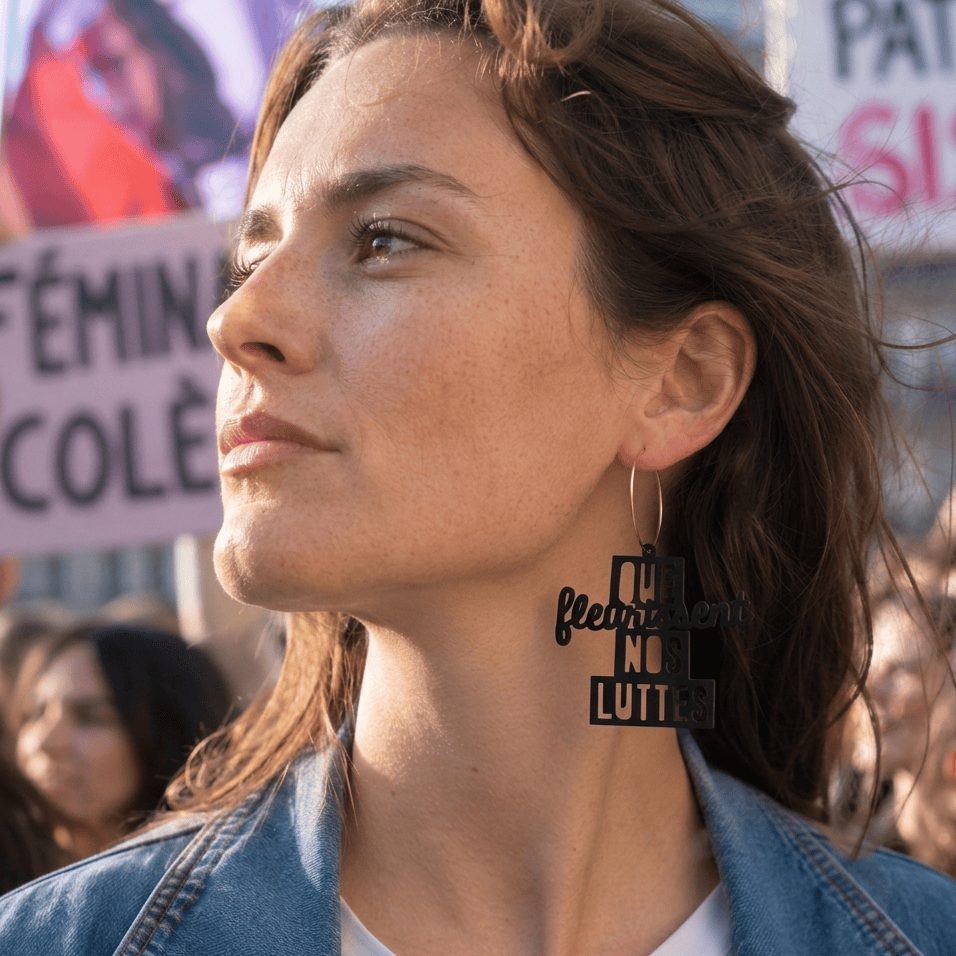 Boucles d'oreilles dépareillées Que fleurissent nos luttes portées en manifestation — collaboration exclusive STORM x Matcha Paris