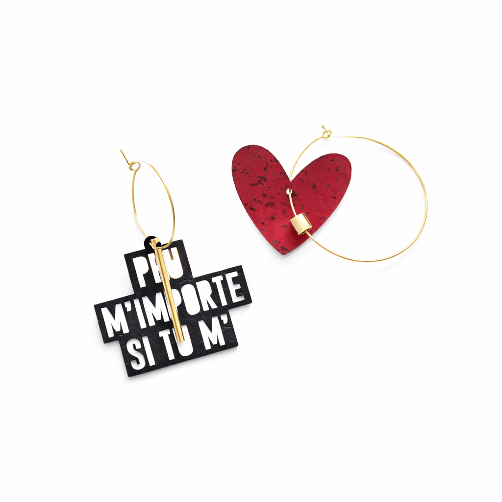 Boucles d’oreilles dépareillées faites main avec message “Peu m’importe si tu m’aimes” et cœur rose, bijou artisanal original chanson culte