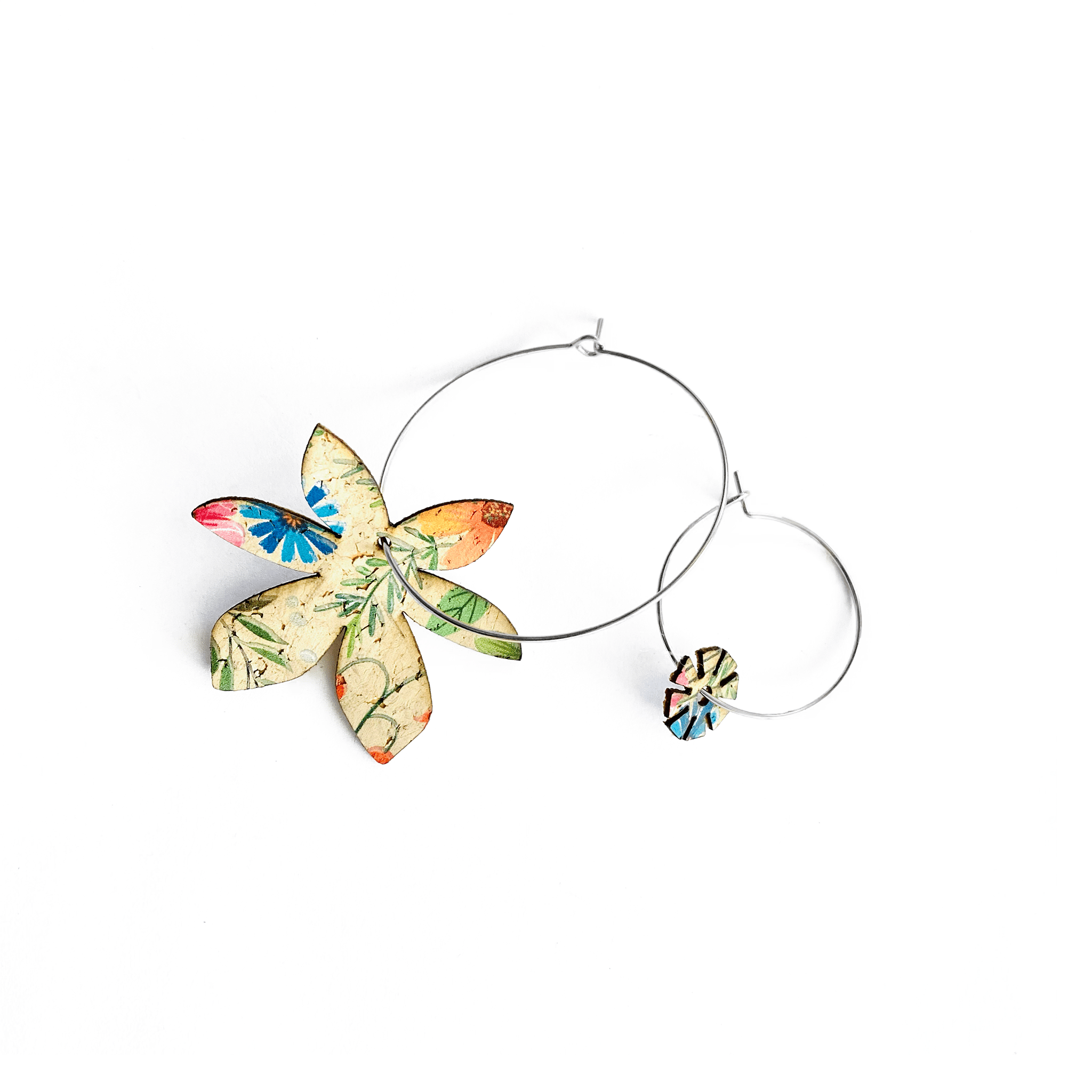 Boucles d'oreilles dépareillées Brangelina Champêtre kit Essentiel argent — créoles acier inoxydable liège imprimé floral Matcha Paris