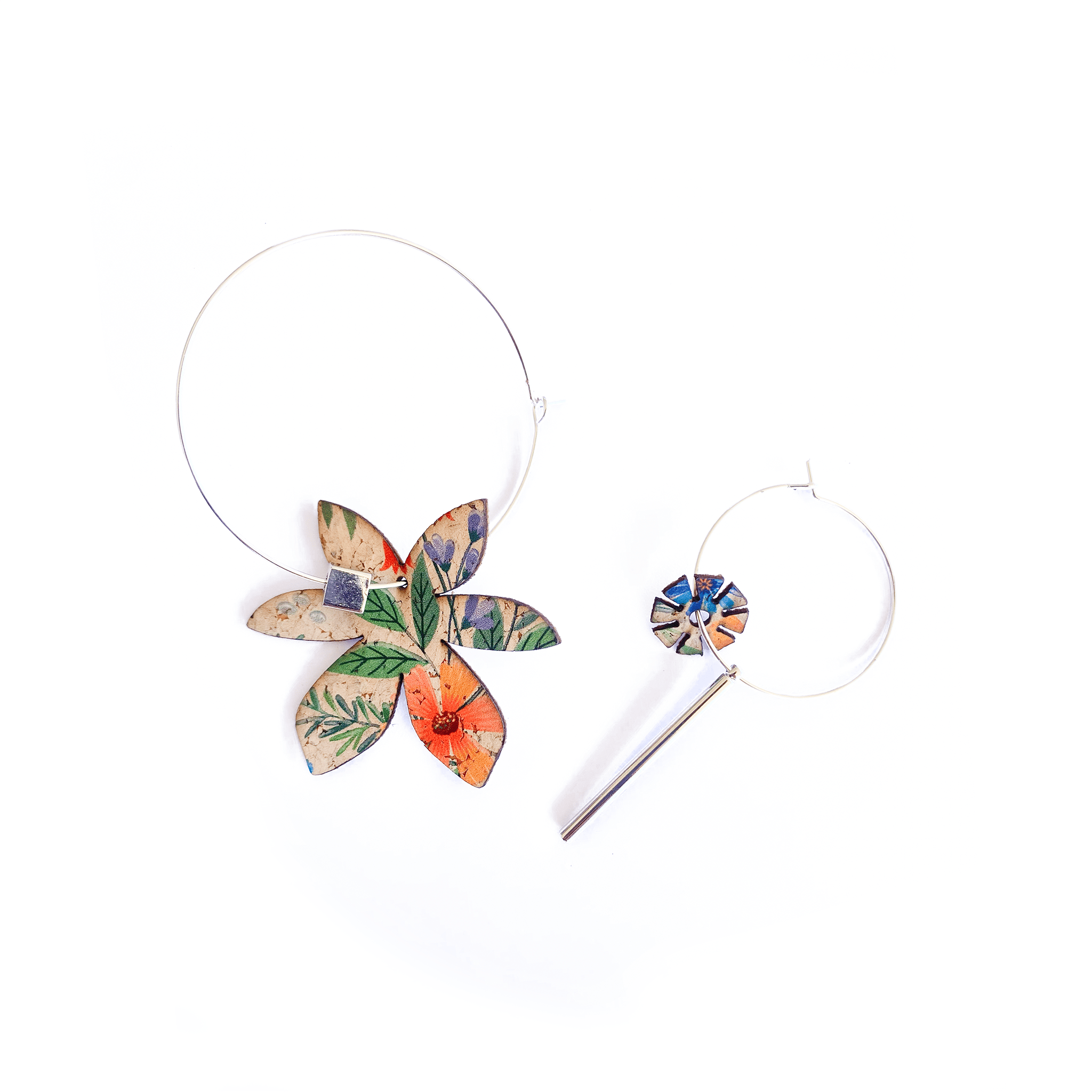 Boucles d'oreilles dépareillées Brangelina Champêtre kit Glam argent — créoles asymétriques liège imprimé floral avec barre Matcha bijoux