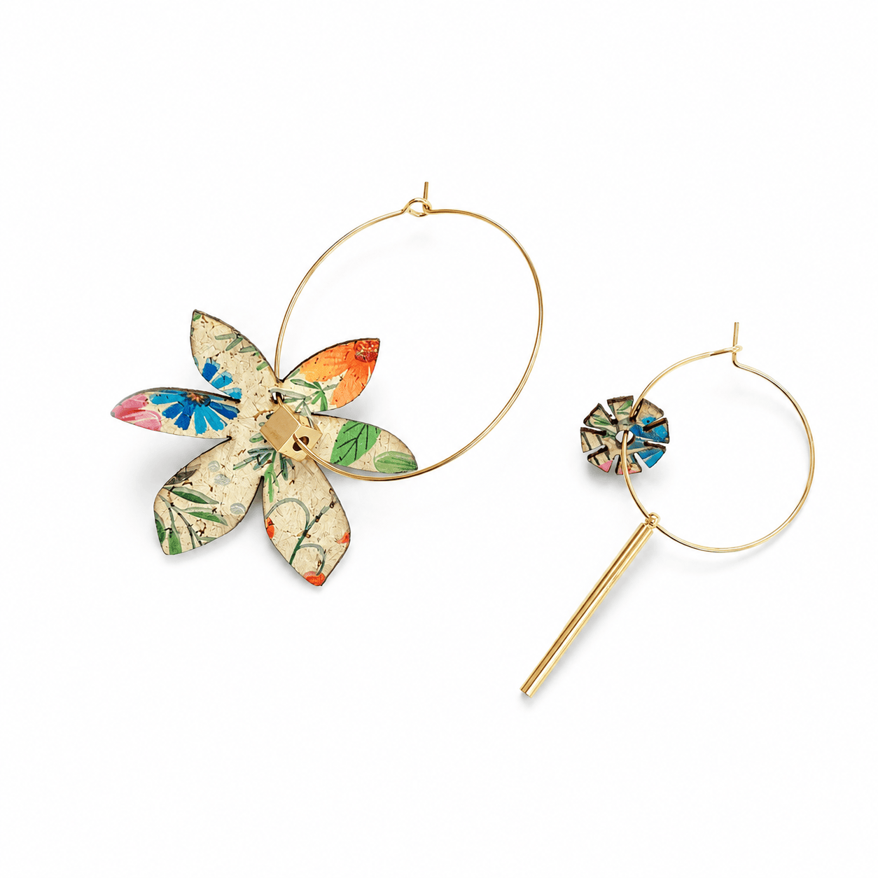Boucles d'oreilles dépareillées Brangelina Champêtre kit Glam or — créoles dorées asymétriques liège imprimé floral avec barre Matcha Bijoux