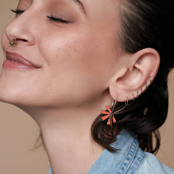 Breloques asymétriques colorées - Un accent vibrant pour chaque style
