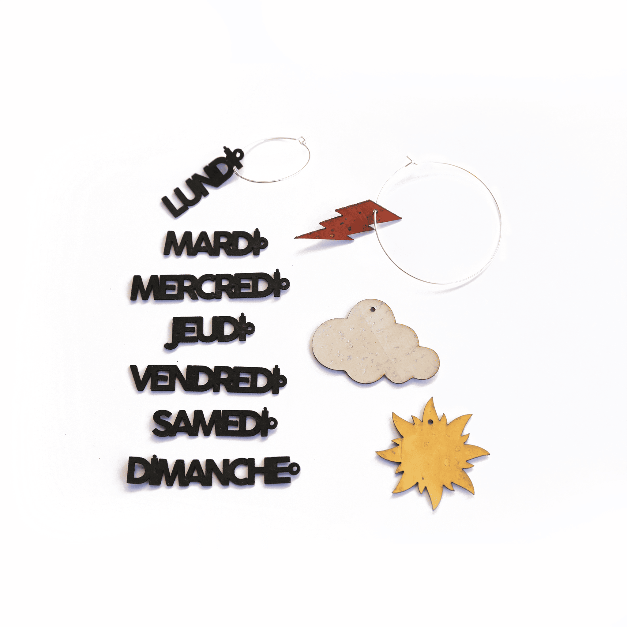 Coffret Mood du jour argenté – boucles d'oreilles dépareillées avec breloques jours de la semaine – Matcha Bijoux