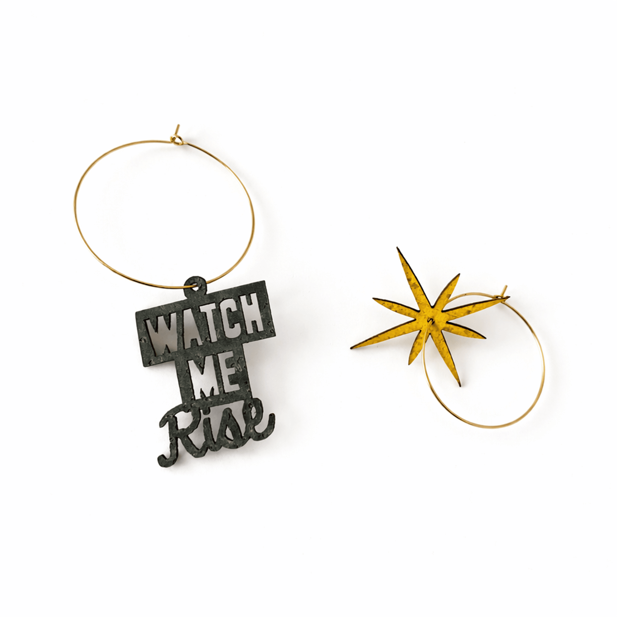 Boucles d'oreilles dépareillées ororiginales argent, création française feministe et empowering, cadeau pour femme original, creation excluvise bijou createur