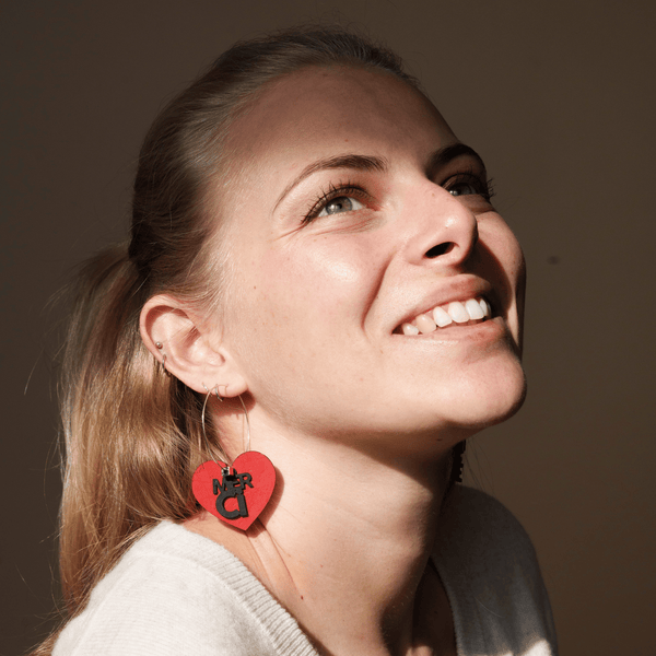 Créoles Dépareillées "Merci Gisèle" - Détail des Breloques
