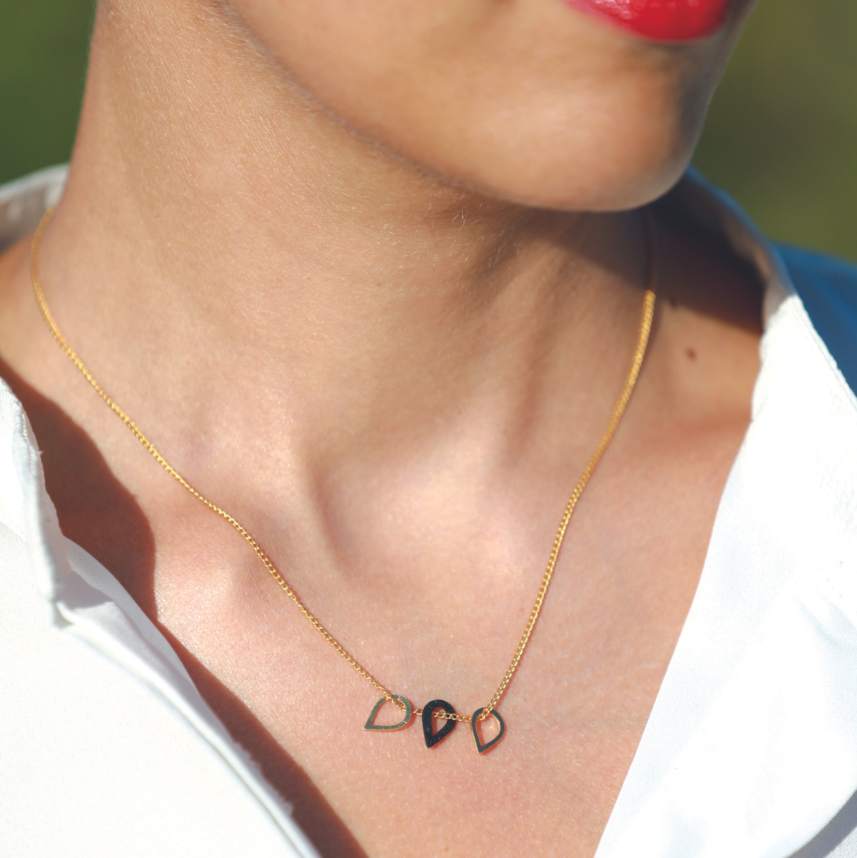 COLLIER_TEARDROPS_PORTE_AS_LT.jpg