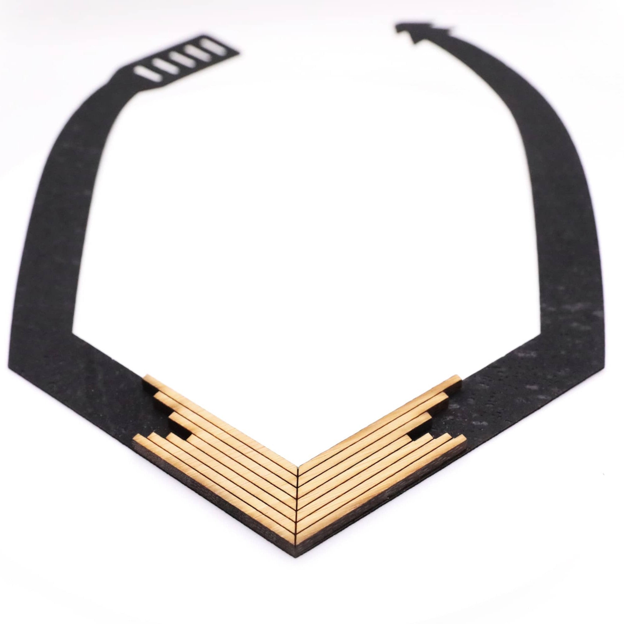 COLLIER2_WHITE_BACKGROUND_LT.jpg