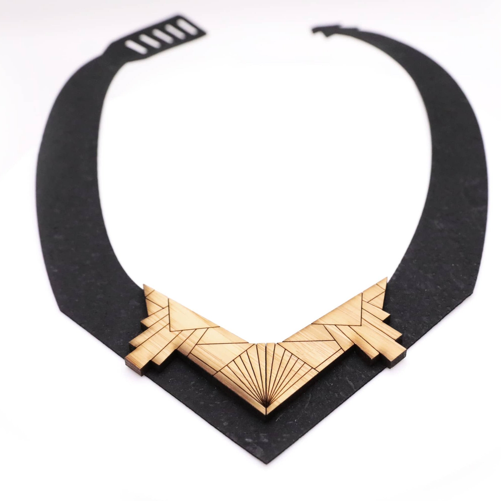 COLLIER3_WHITE_BACKGROUND_LT.jpg