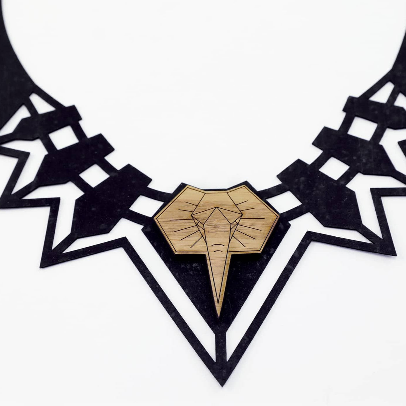COLLIER_MAK_GP_LT.jpg
