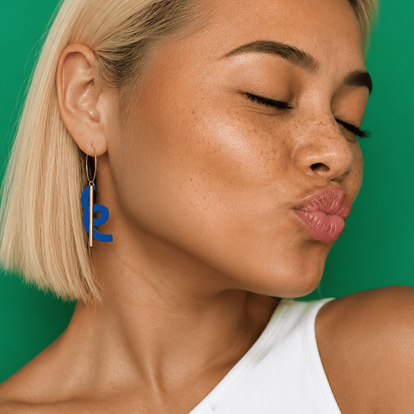 Boucle d'oreille dépareillée colorée forme géométrique bleue – coffret Star collab Limistic Matcha