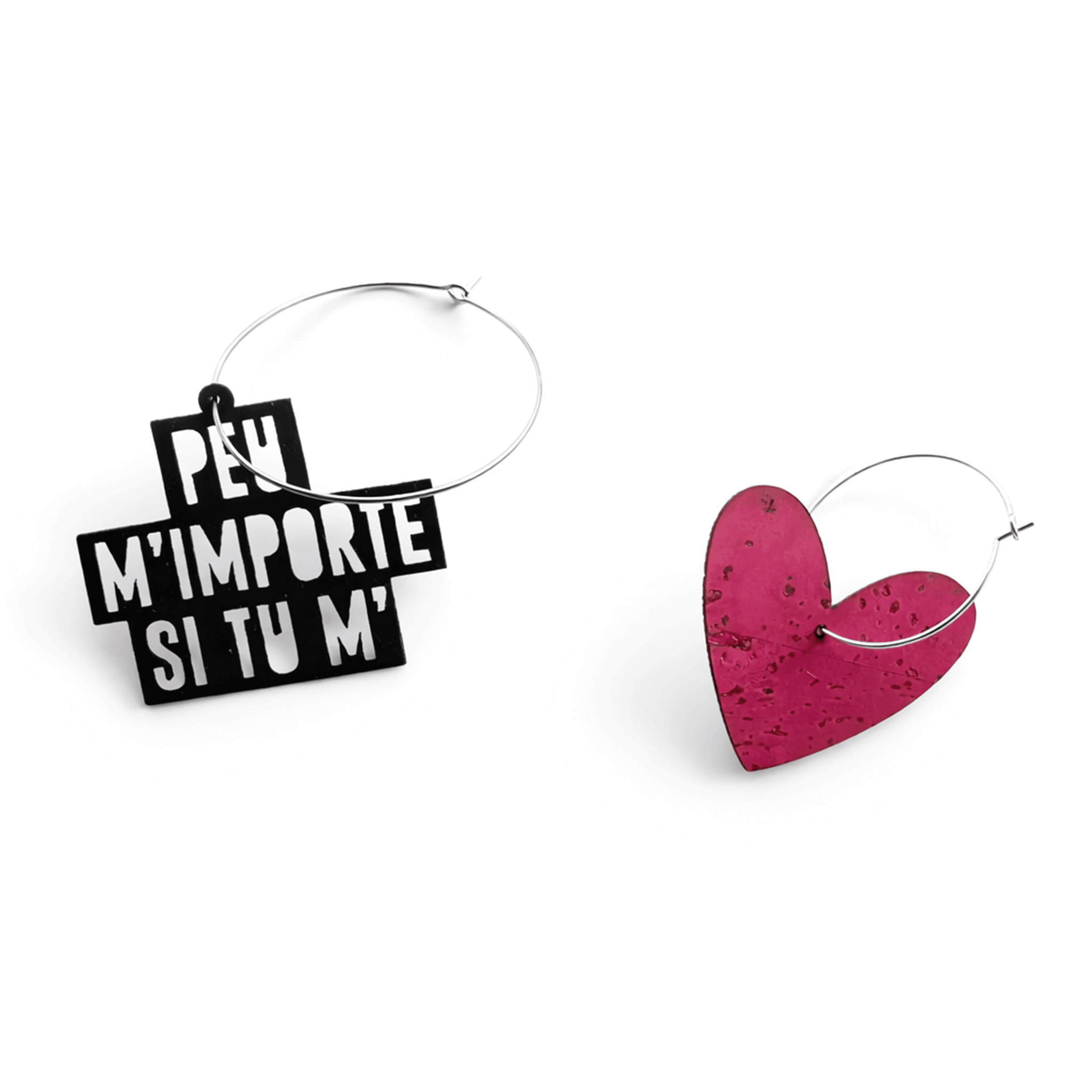 Boucles d’oreilles dépareillées faites main avec message “Peu m’importe si tu m’aimes” et cœur rose, bijou artisanal original chanson culte
