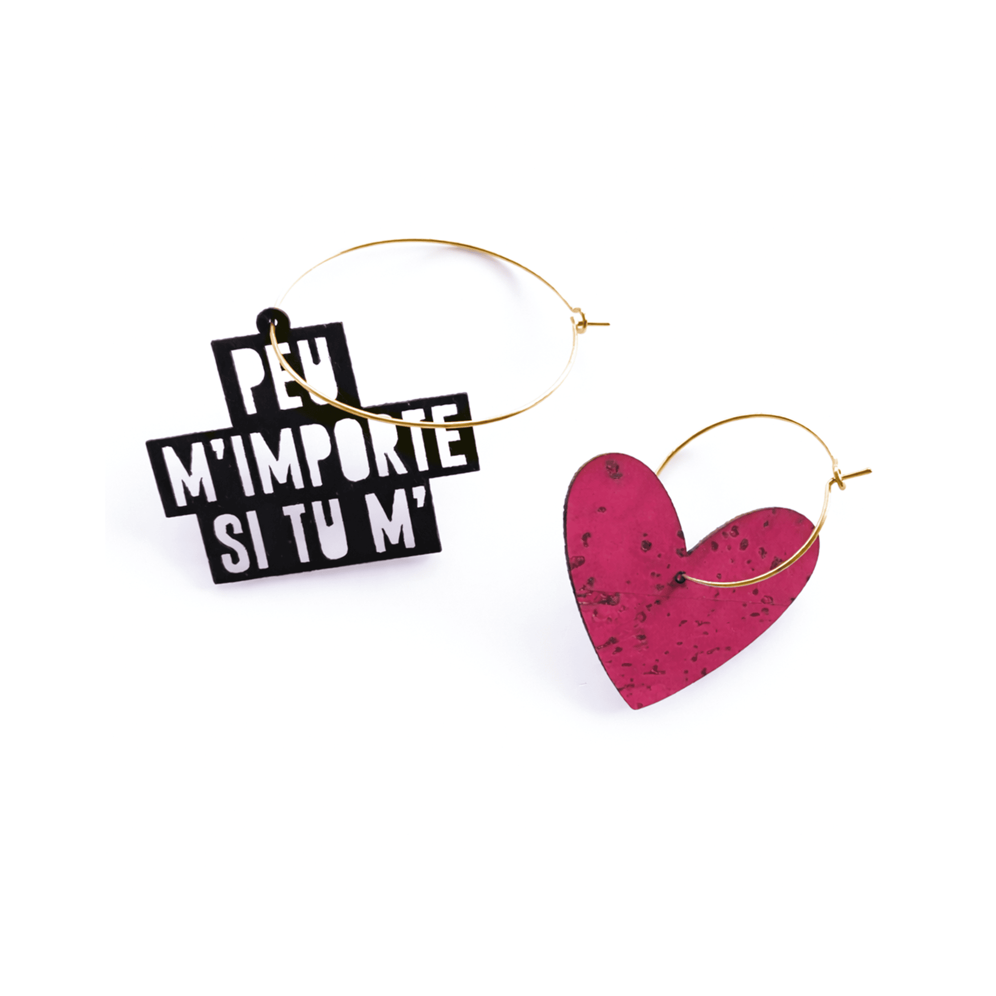 Boucles d’oreilles dépareillées faites main avec message “Peu m’importe si tu m’aimes” et cœur rose, bijou artisanal original chanson culte dorées