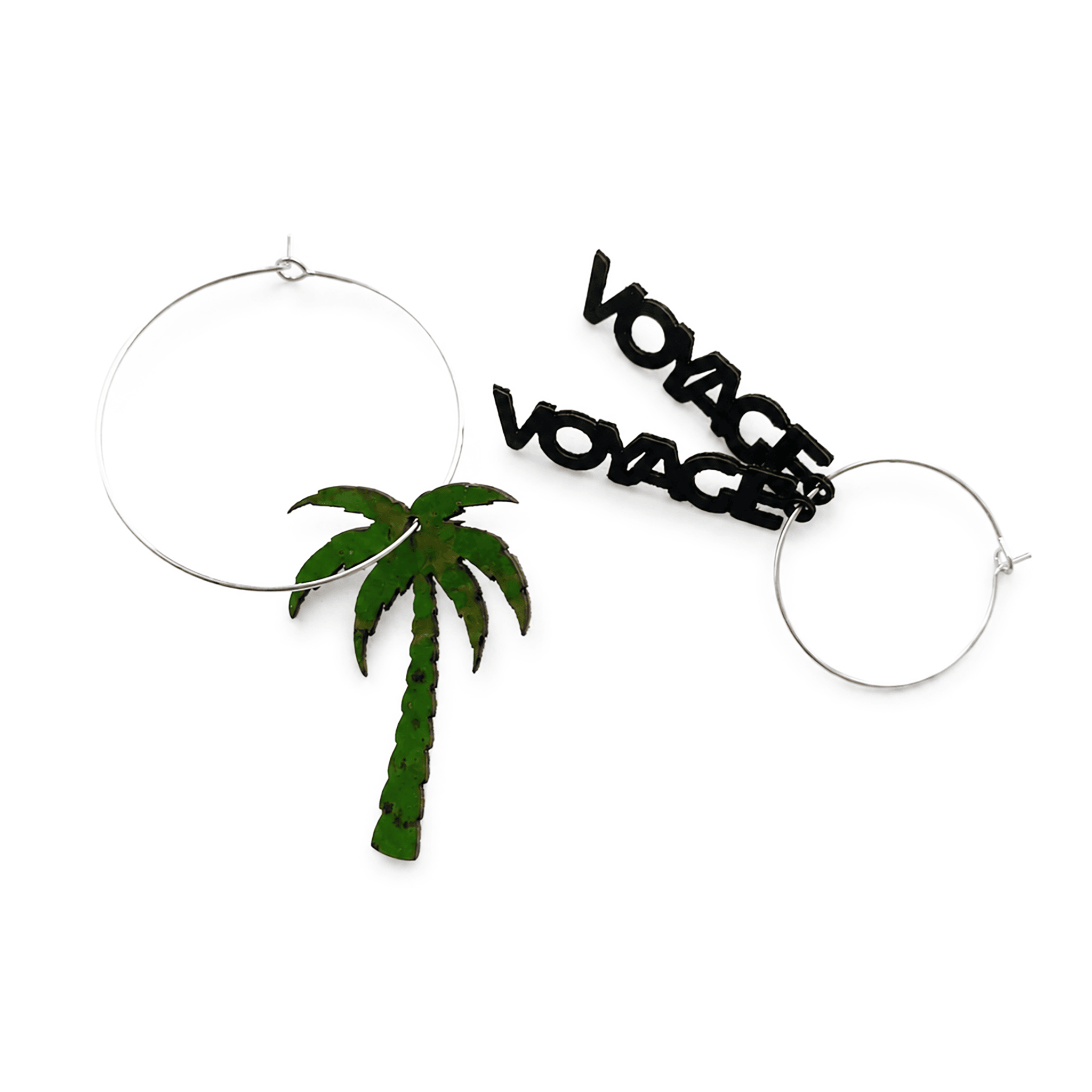 Boucles d'oreilles dépareillées Voyage Voyage kit Essentiel argent — créoles argentées palmier liège vert et message noir Matcha Paris