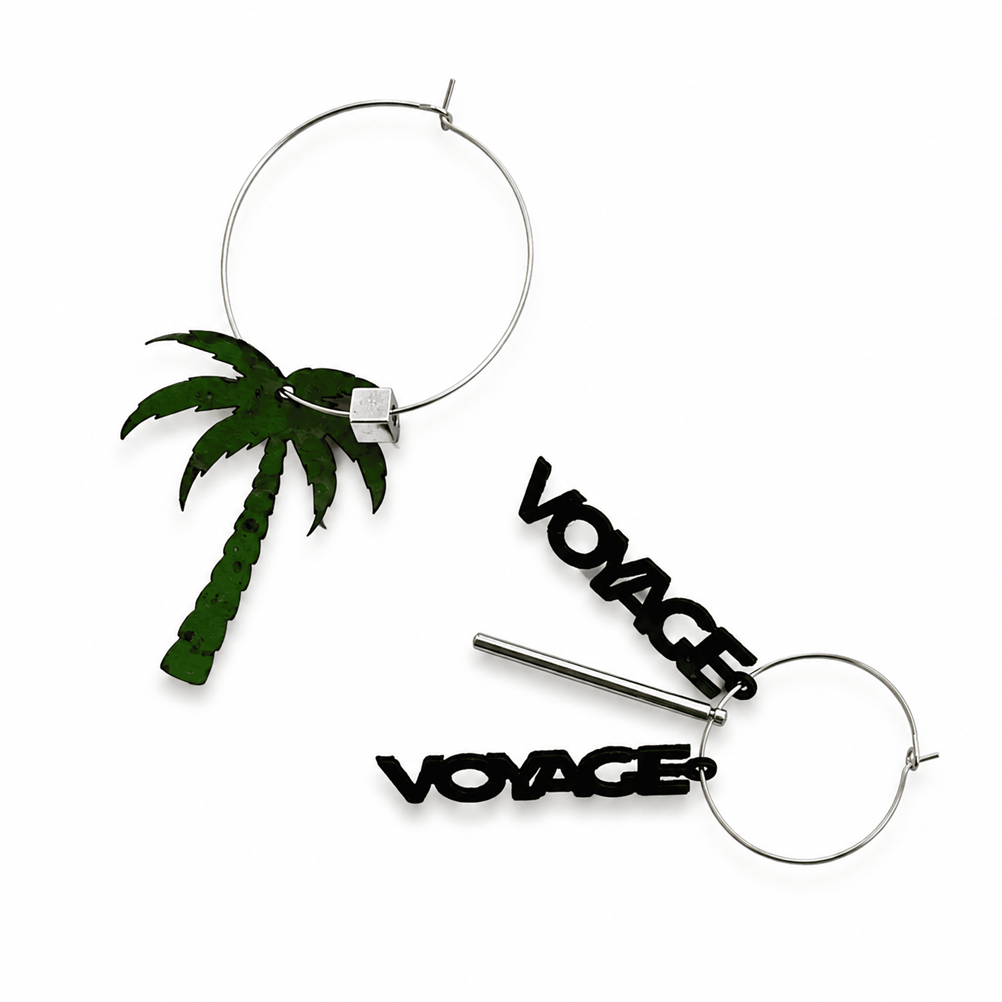 Boucles d'oreilles dépareillées Voyage Voyage kit Glam argent — créoles argentées palmier liège vert et message noir avec tige Matcha Bijoux