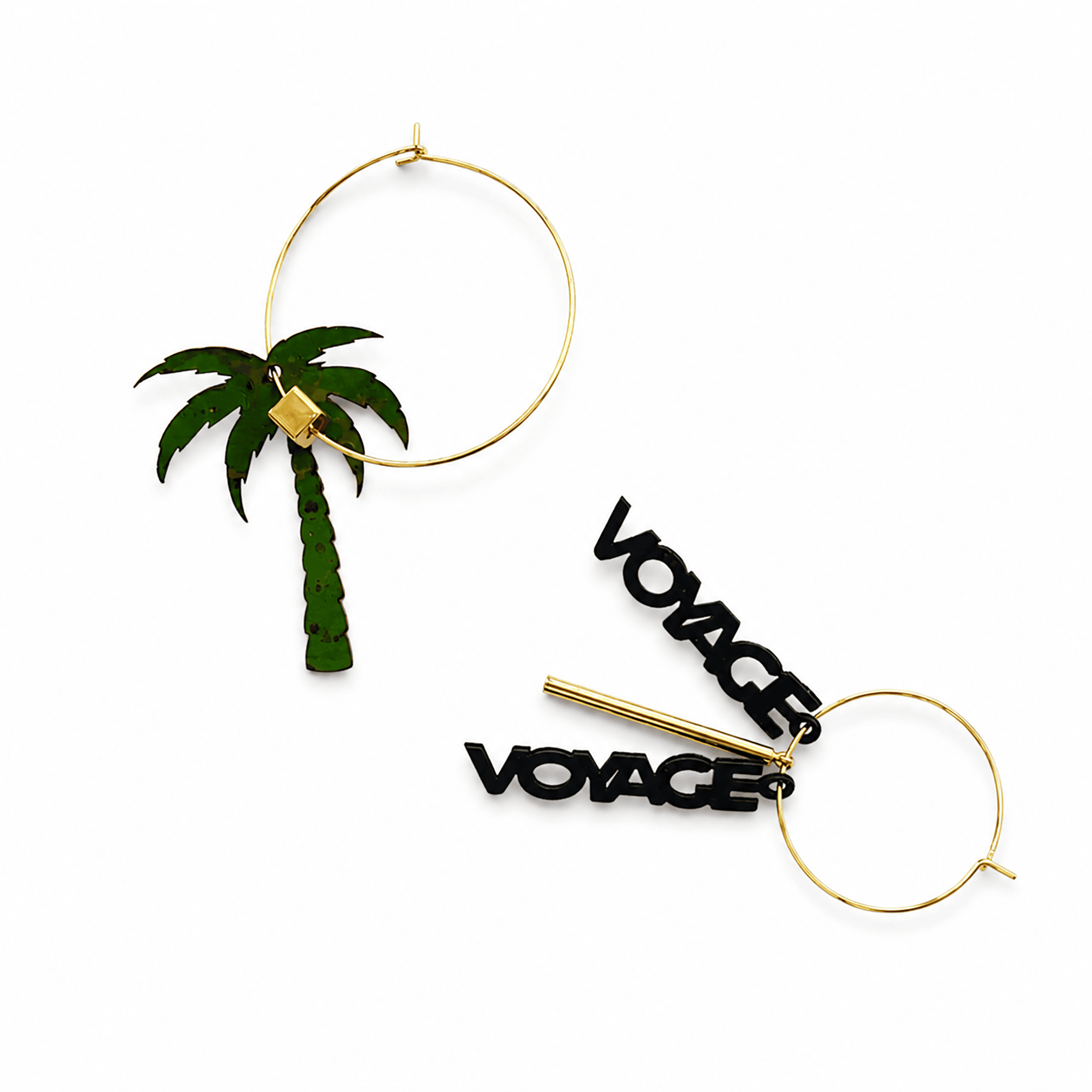 Boucles d'oreilles dépareillées Voyage Voyage kit Glam or — créoles dorées palmier liège vert et message noir avec tige dorée Matcha Bijoux